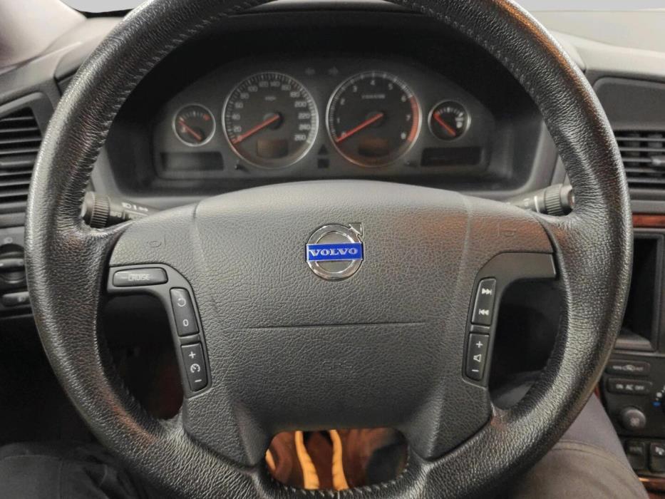 VOLVO V70 2005