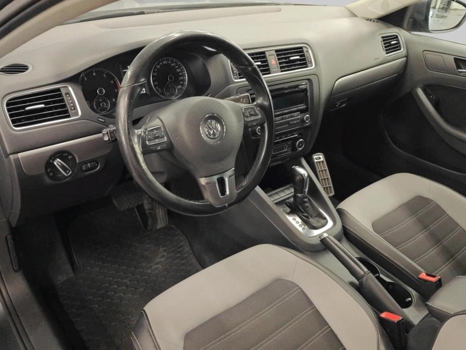 VOLKSWAGEN Jetta 2011