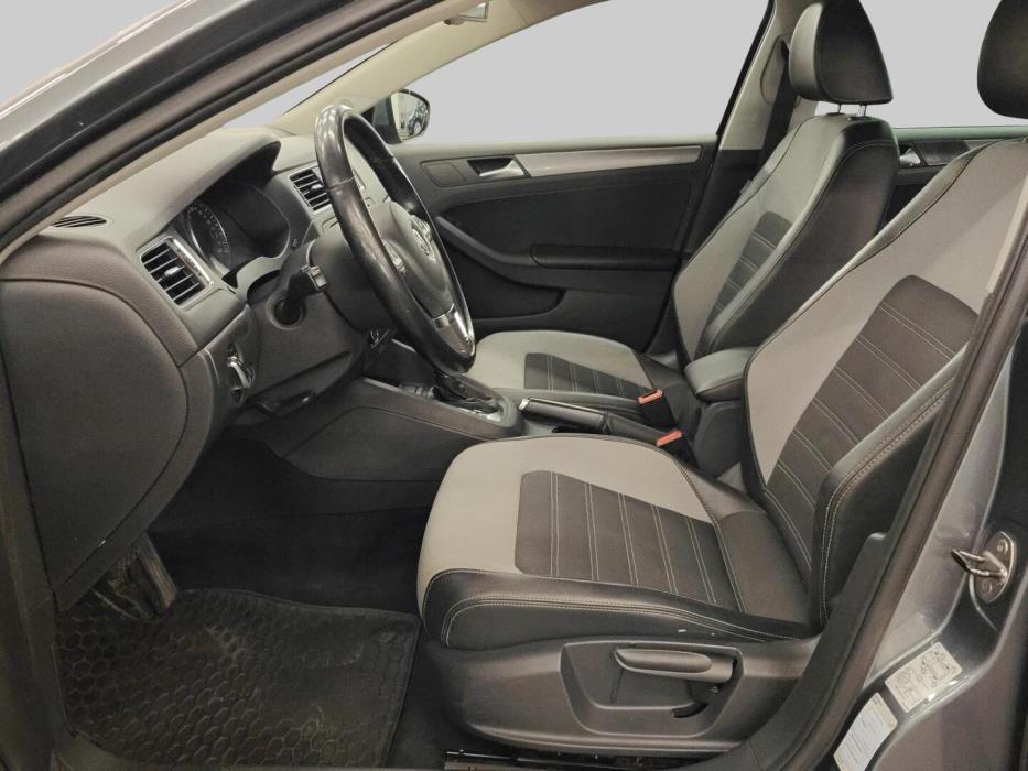 VOLKSWAGEN Jetta 2011