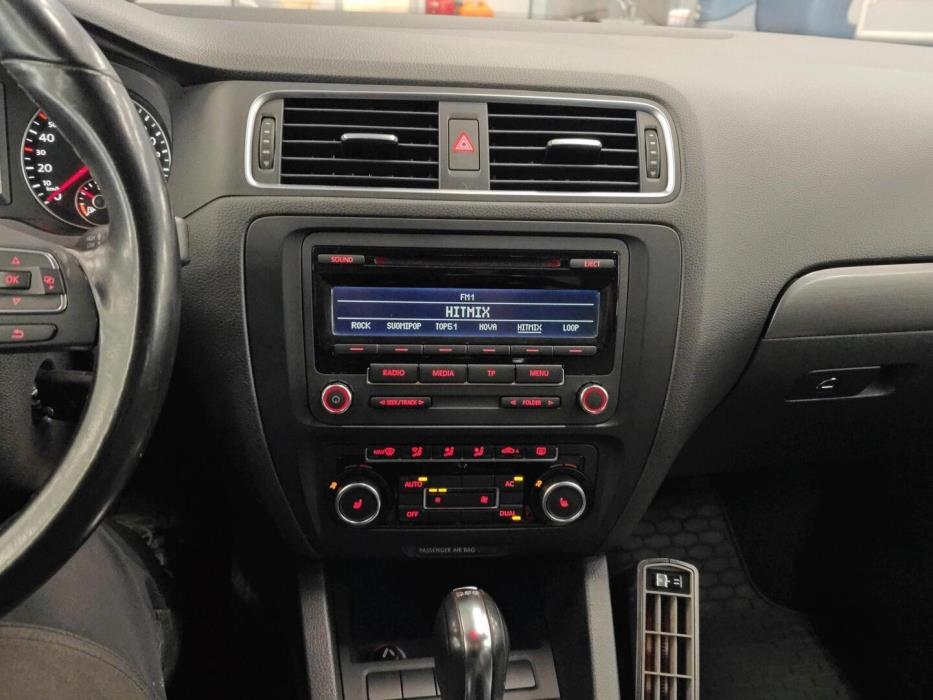 VOLKSWAGEN Jetta 2011