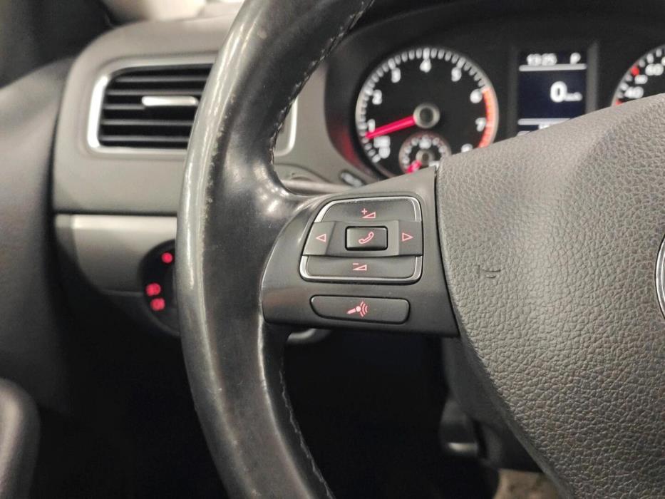 VOLKSWAGEN Jetta 2011