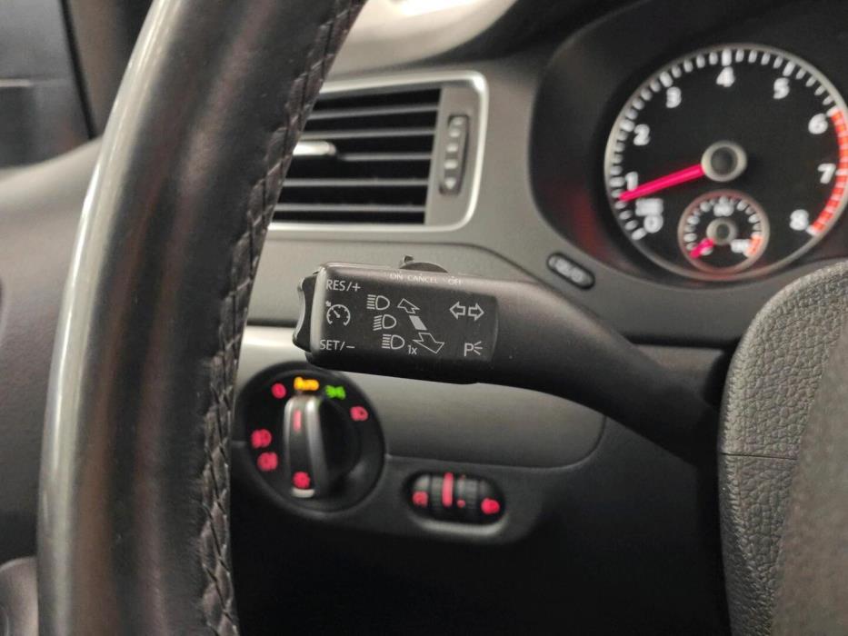 VOLKSWAGEN Jetta 2011