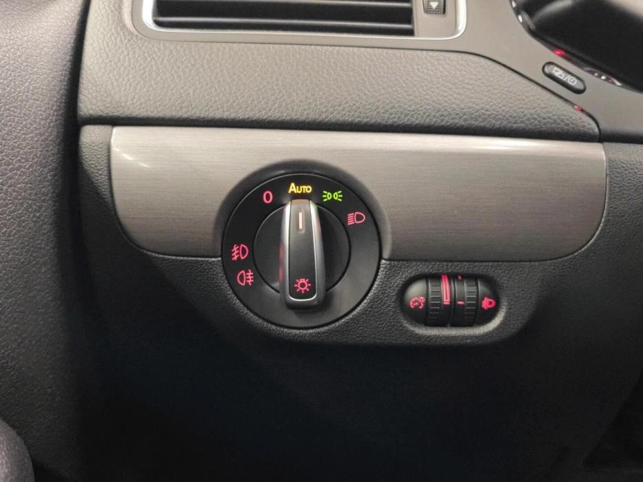 VOLKSWAGEN Jetta 2011