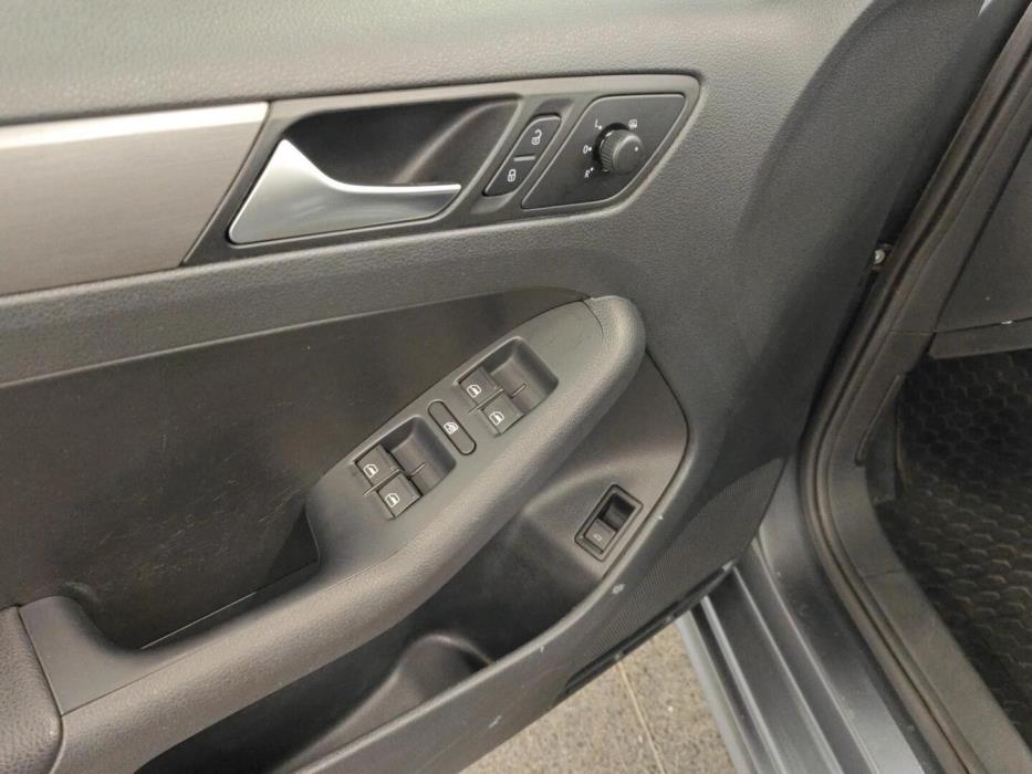 VOLKSWAGEN Jetta 2011