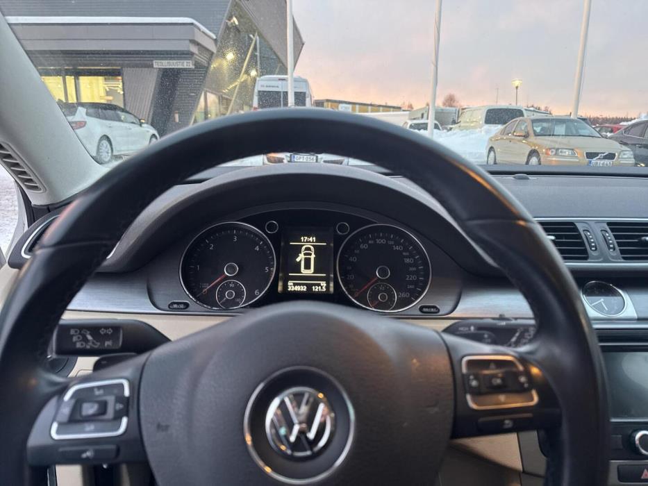 VOLKSWAGEN Passat 2013