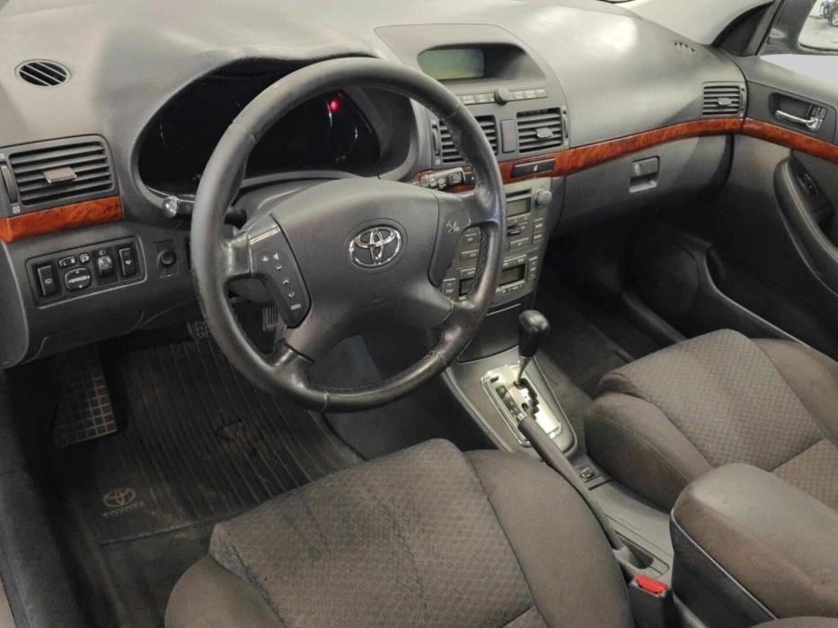 TOYOTA Avensis 2004