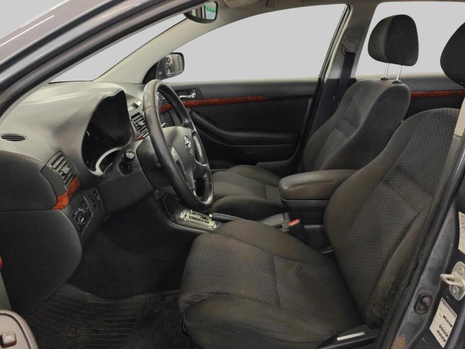 TOYOTA Avensis 2004