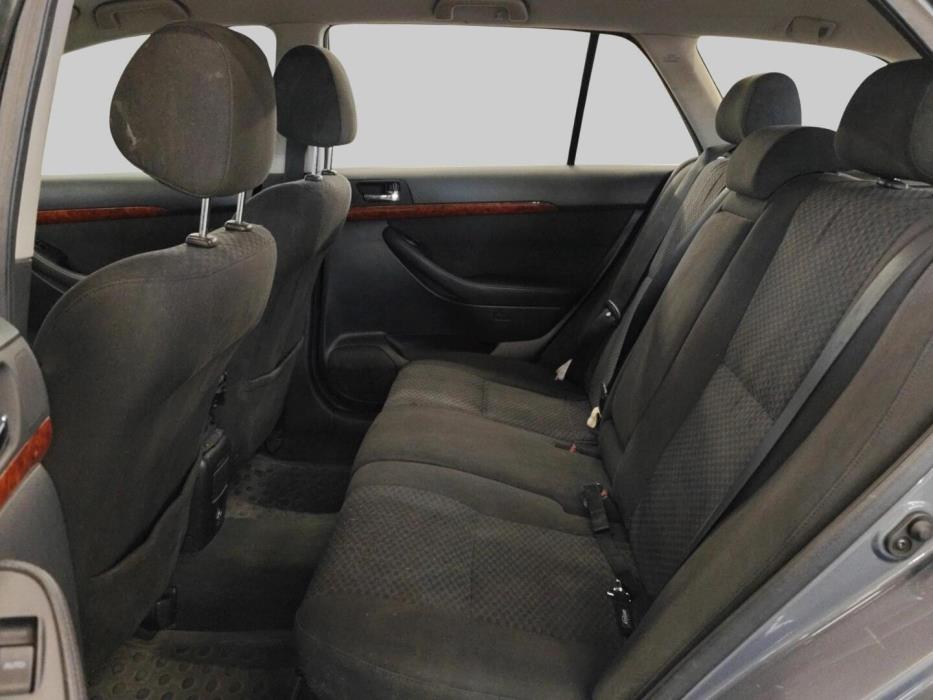 TOYOTA Avensis 2004
