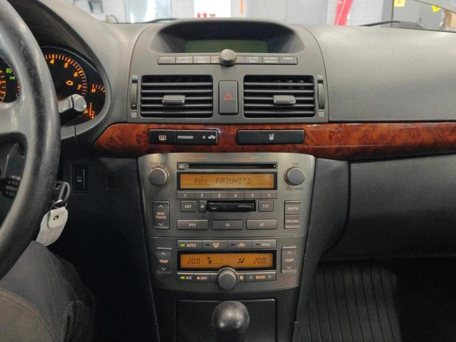 TOYOTA Avensis 2004