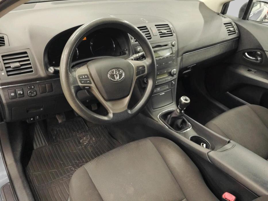 TOYOTA Avensis 2010