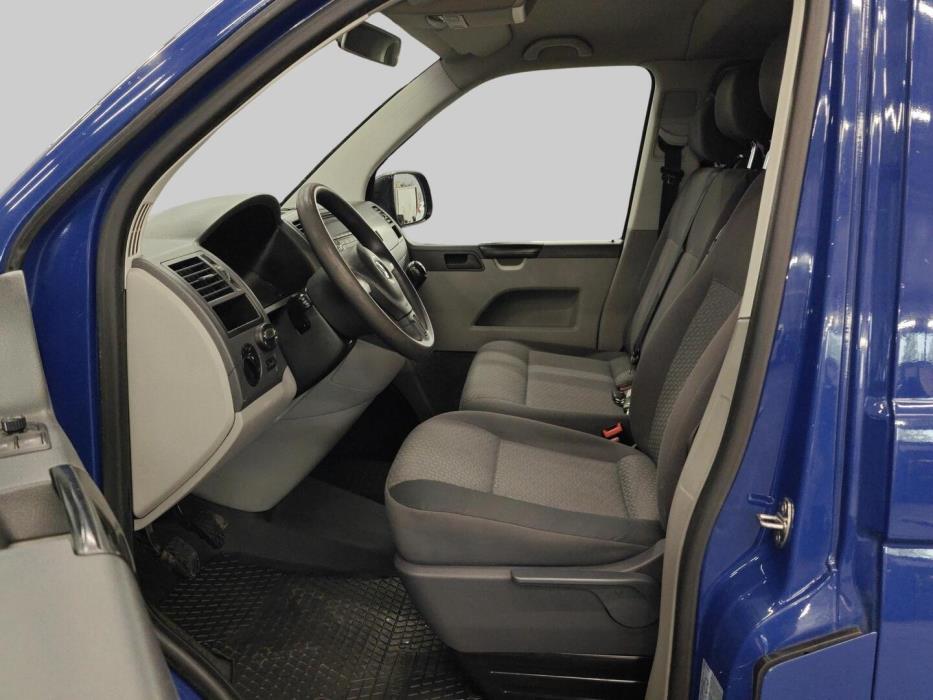 VOLKSWAGEN Caravelle 2012