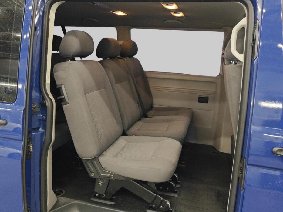 VOLKSWAGEN Caravelle 2012