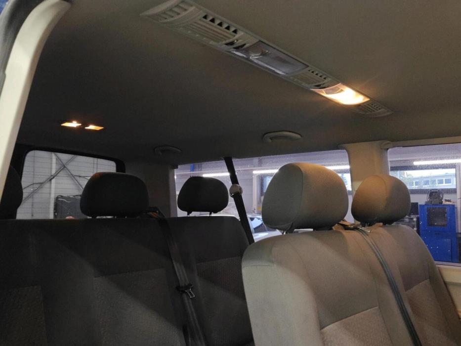 VOLKSWAGEN Caravelle 2012
