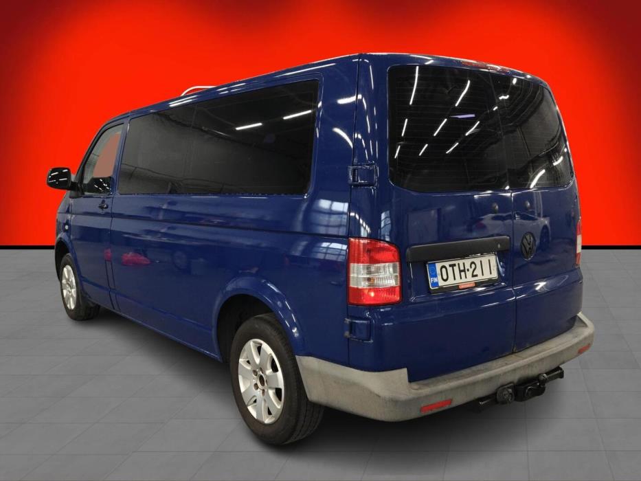 VOLKSWAGEN Caravelle 2012
