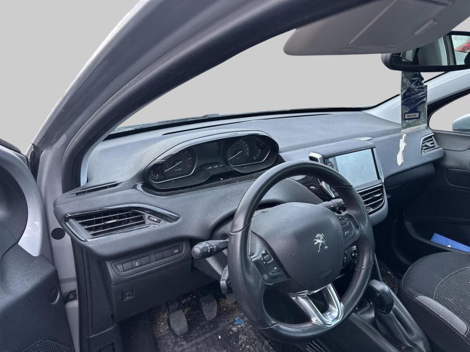 PEUGEOT 208 2016