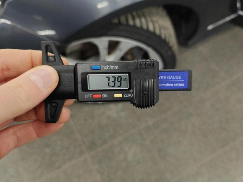 MERCEDES-BENZ E 2010