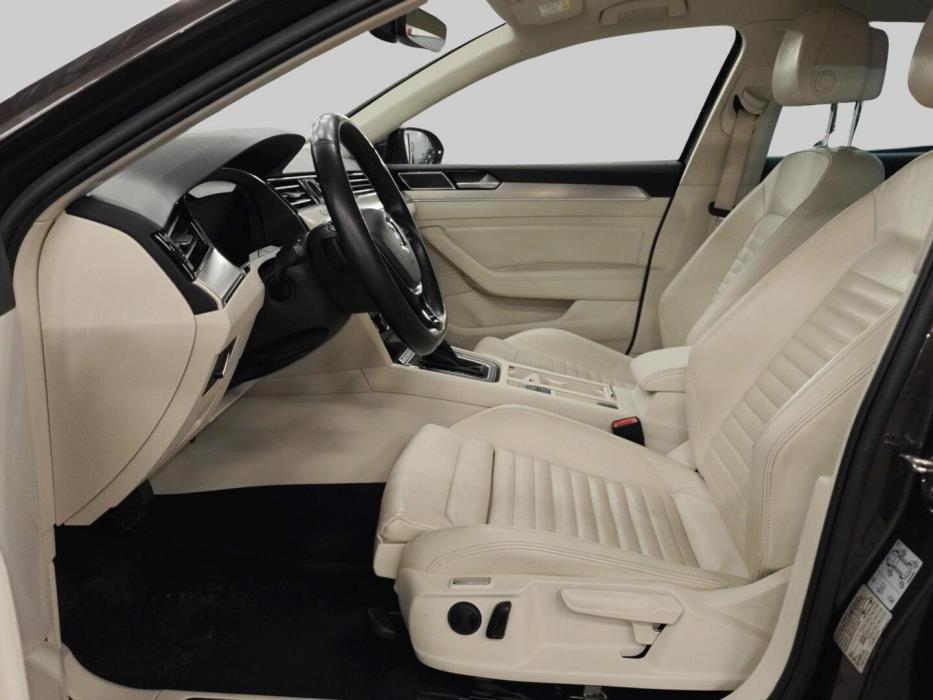 VOLKSWAGEN Passat 2018