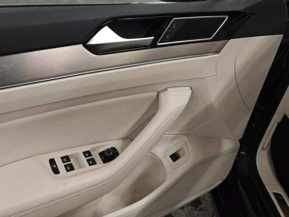 VOLKSWAGEN Passat 2018