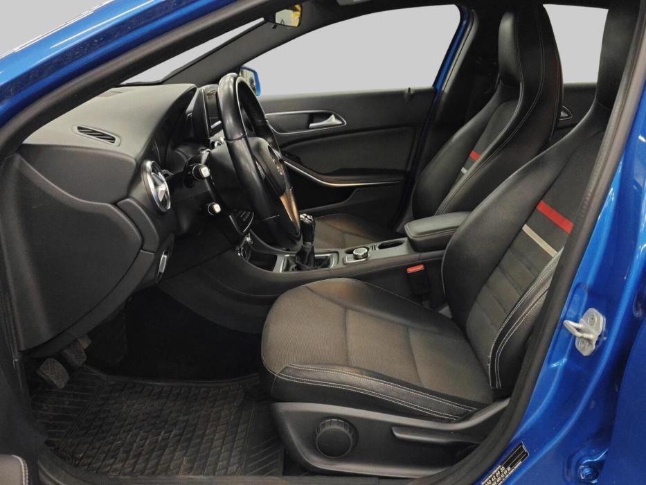 MERCEDES-BENZ A 2014