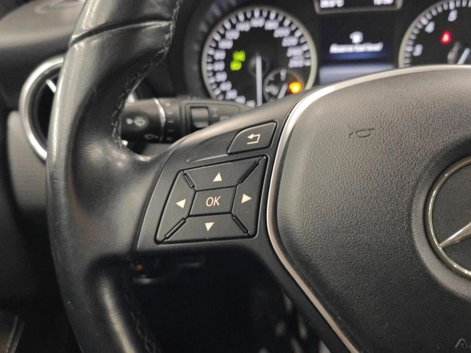MERCEDES-BENZ A 2014