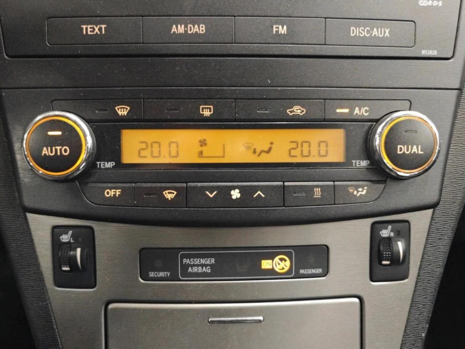 TOYOTA Avensis 2010