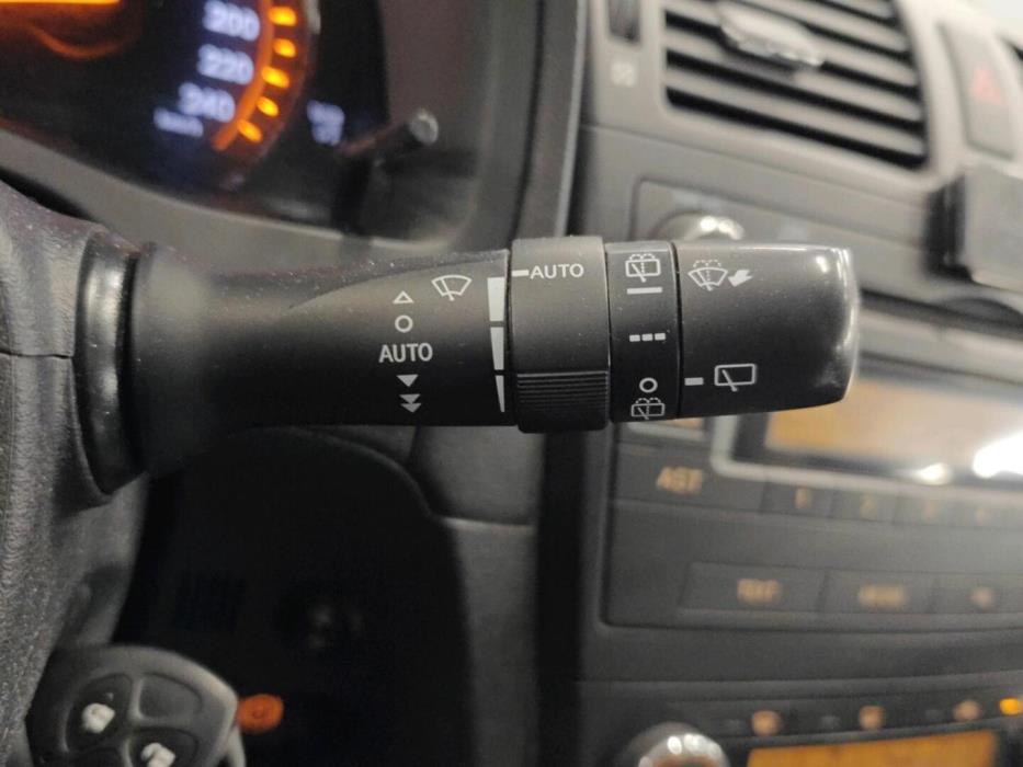 TOYOTA Avensis 2010