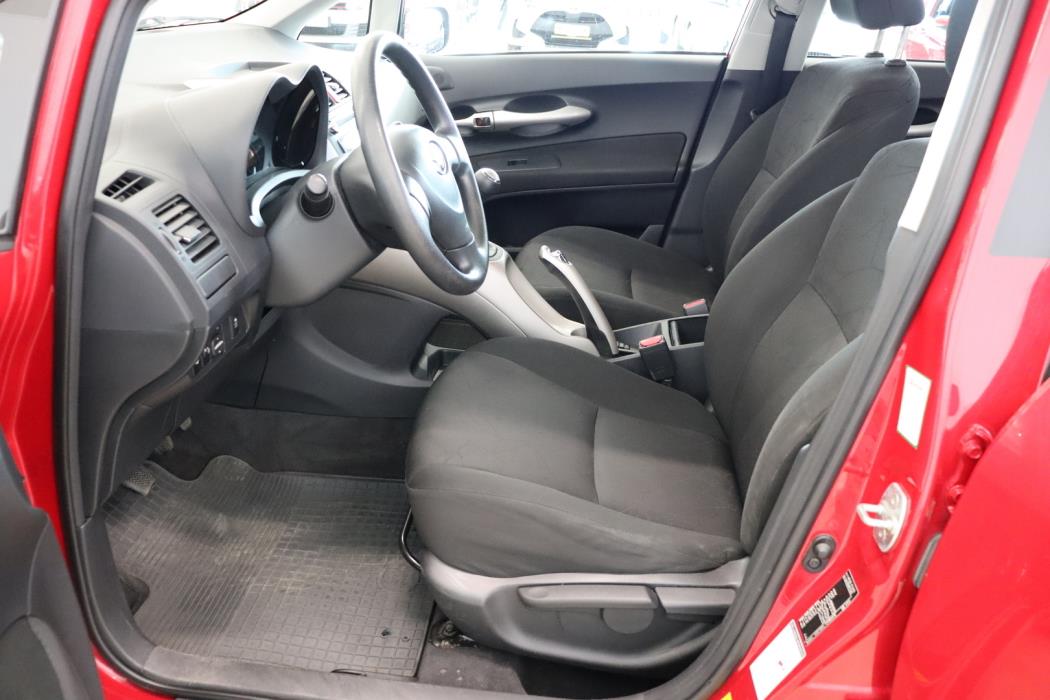 TOYOTA Auris 2009