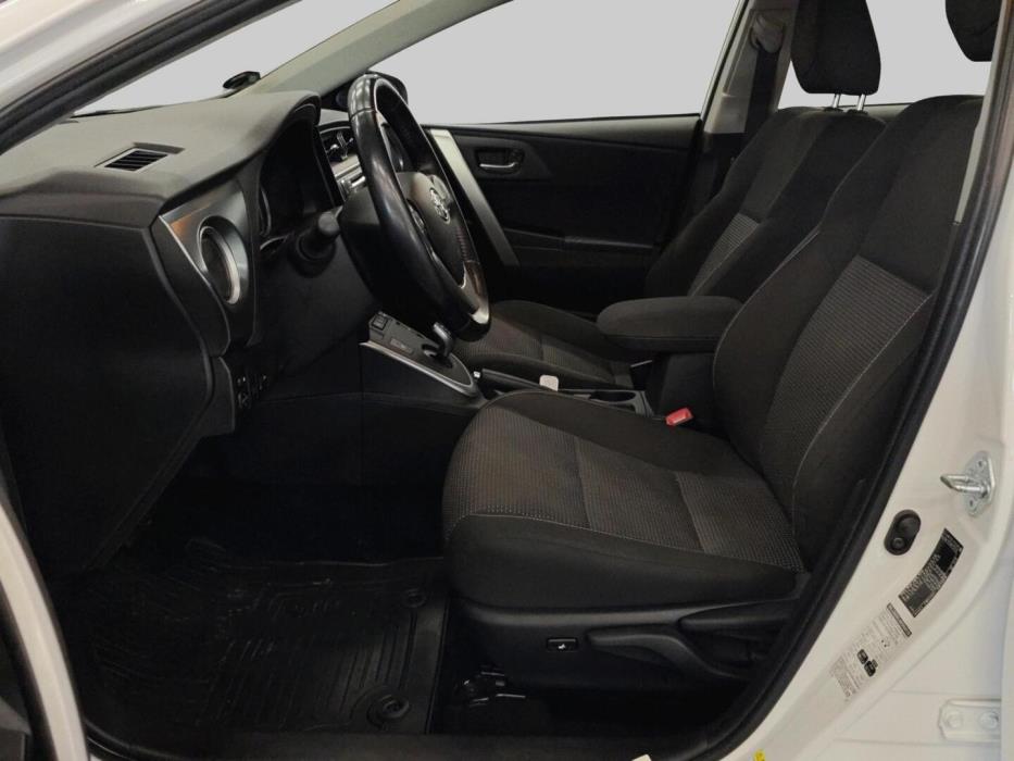 TOYOTA Auris 2013