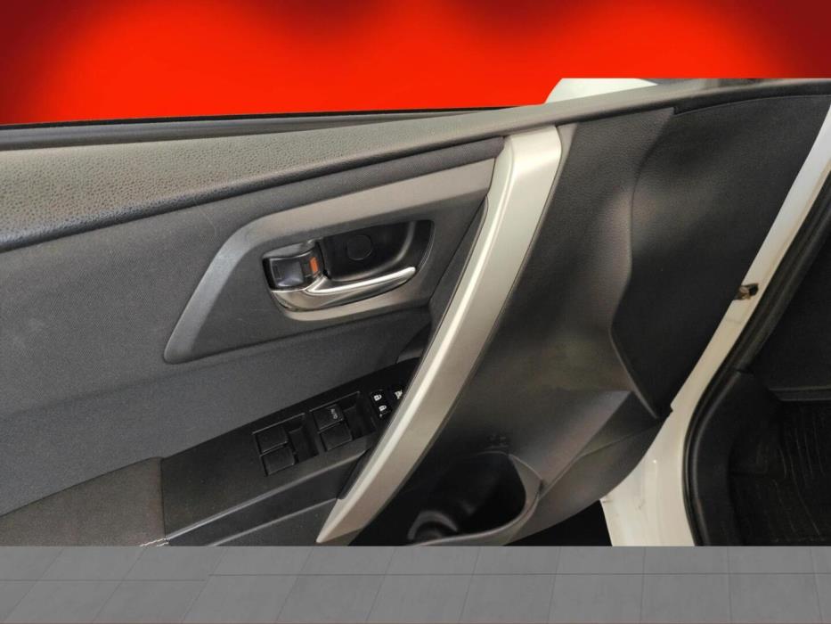 TOYOTA Auris 2013