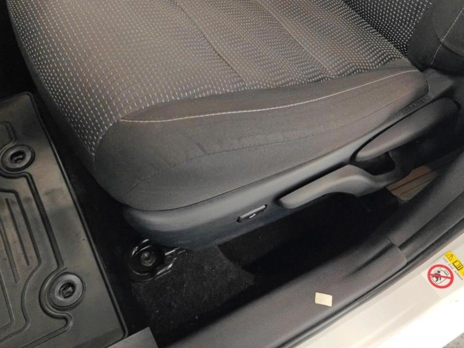TOYOTA Auris 2013