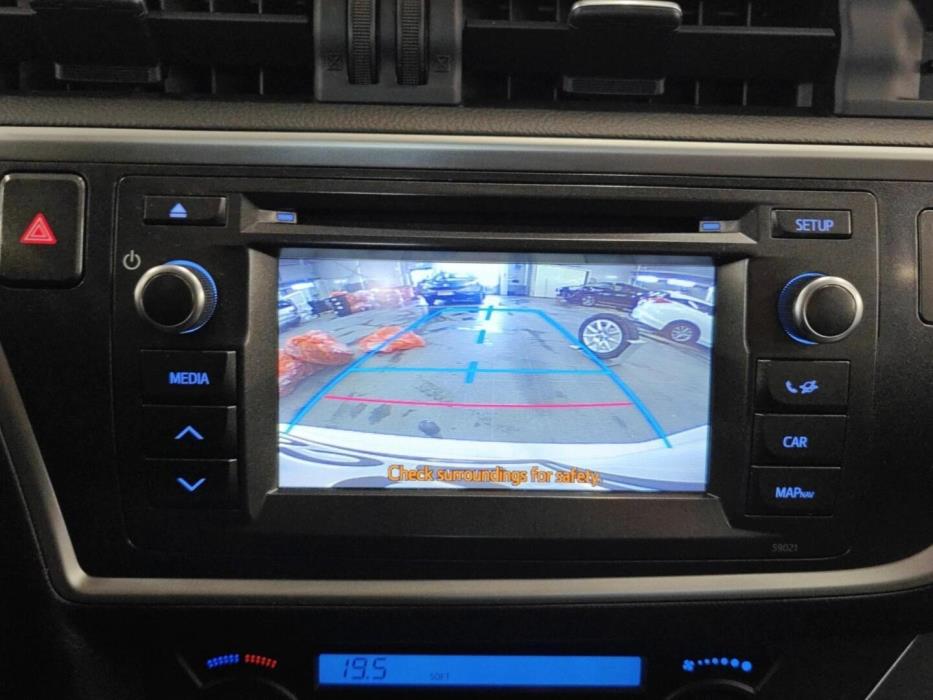 TOYOTA Auris 2013