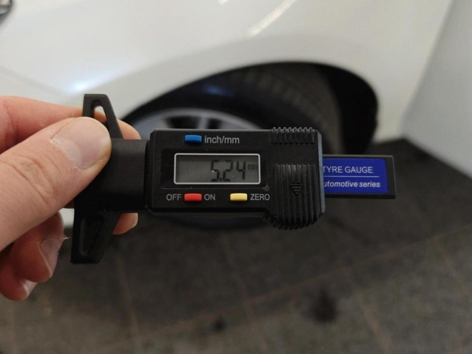 TOYOTA Auris 2013