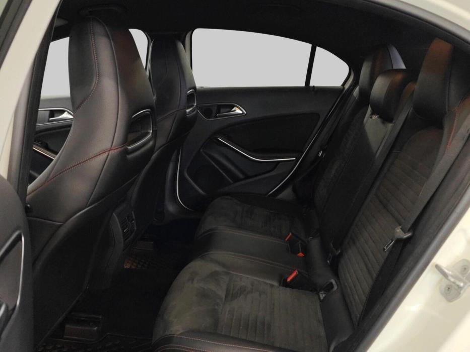 MERCEDES-BENZ A 2015