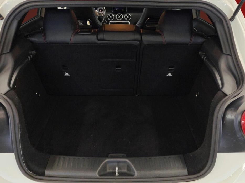 MERCEDES-BENZ A 2015