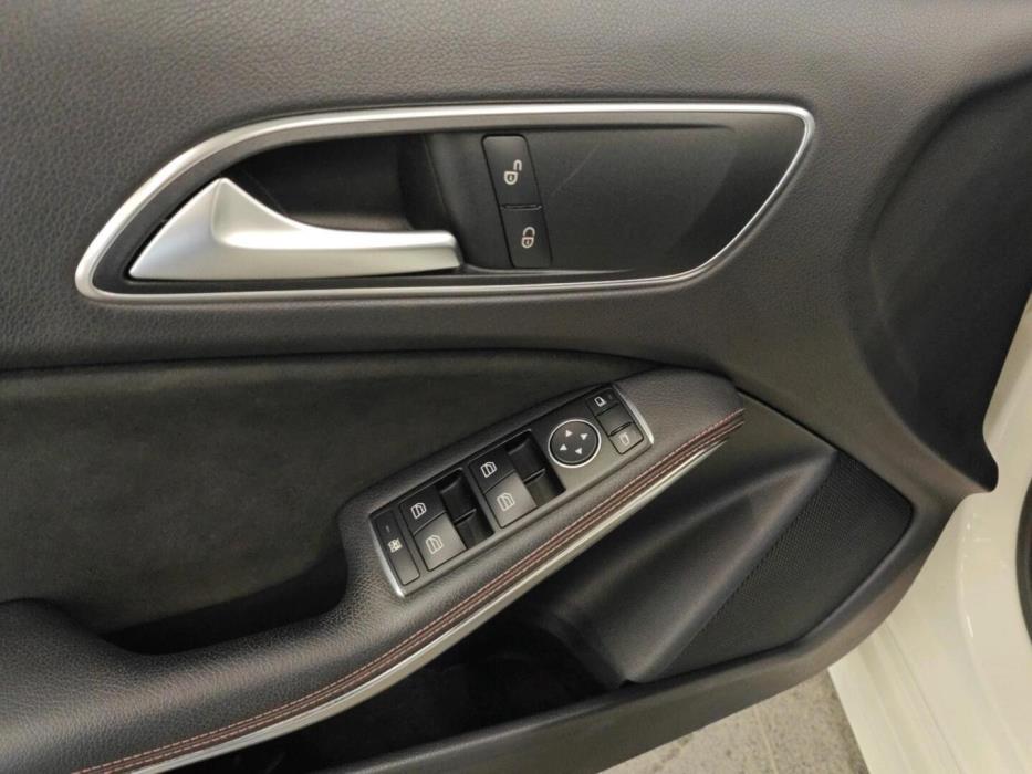 MERCEDES-BENZ A 2015