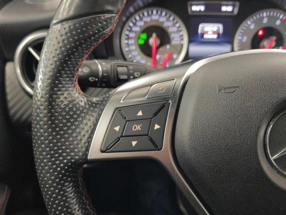 MERCEDES-BENZ A 2015