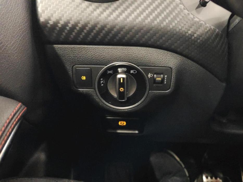 MERCEDES-BENZ A 2015