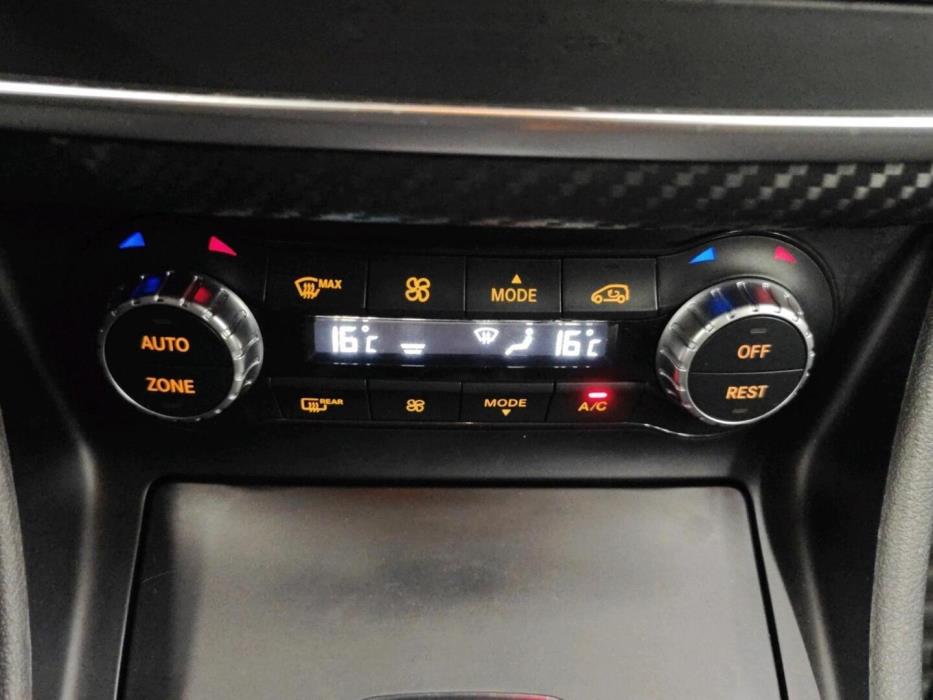 MERCEDES-BENZ A 2015