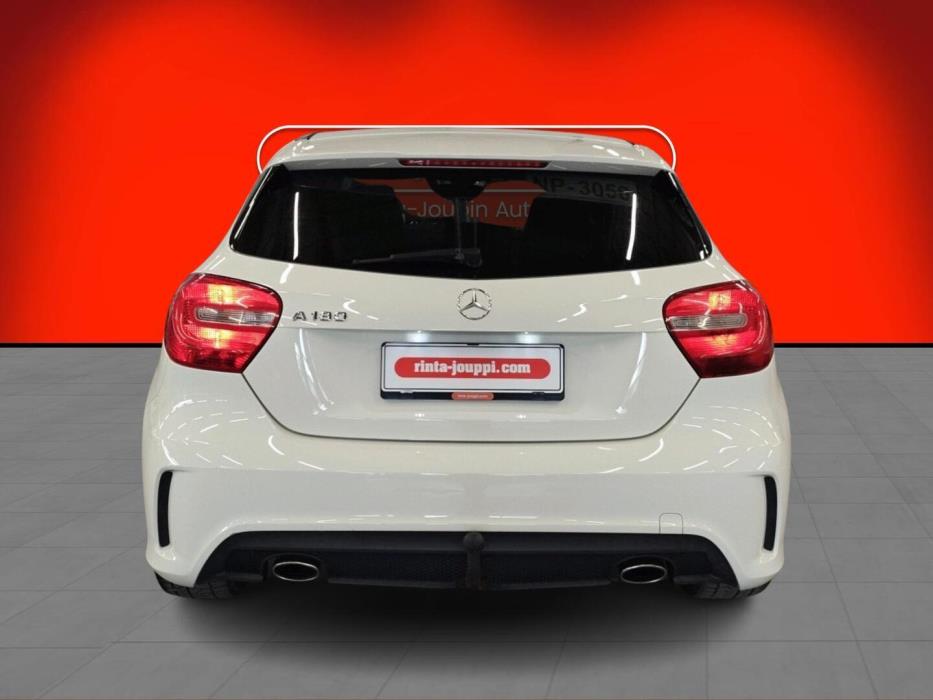 MERCEDES-BENZ A 2015