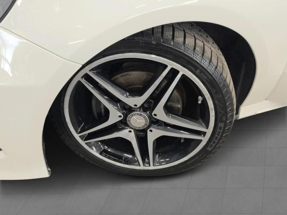 MERCEDES-BENZ A 2015