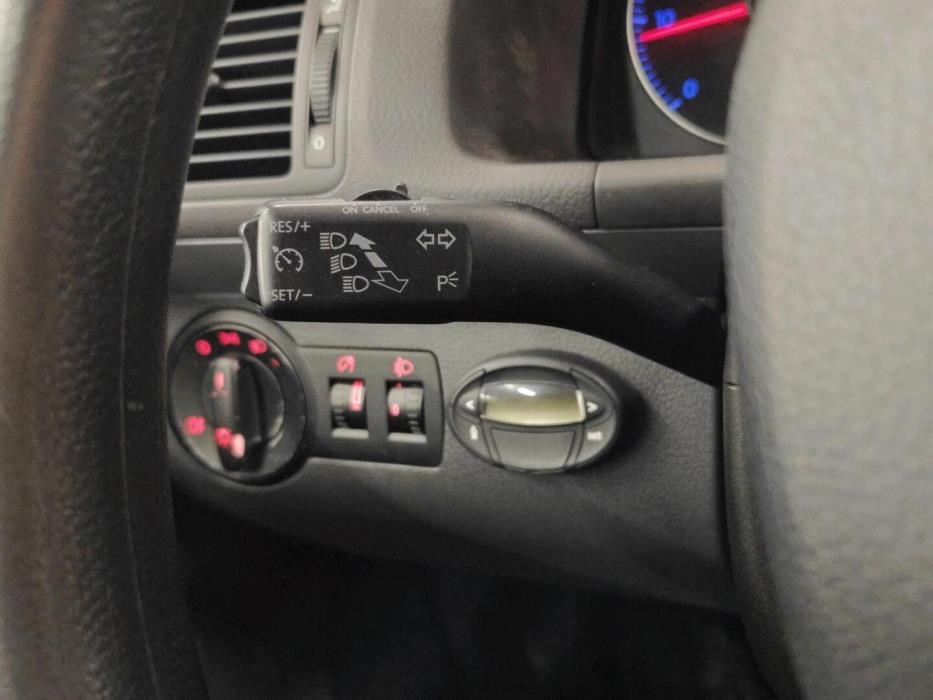 VOLKSWAGEN Touran 2006