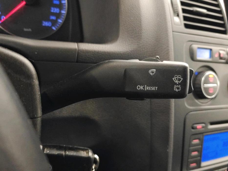 VOLKSWAGEN Touran 2006