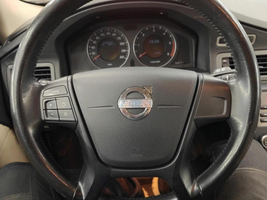 VOLVO V70 2011