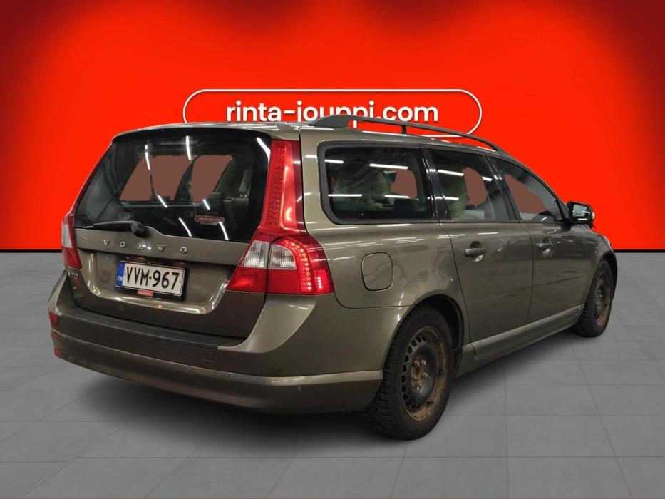 VOLVO V70 2011