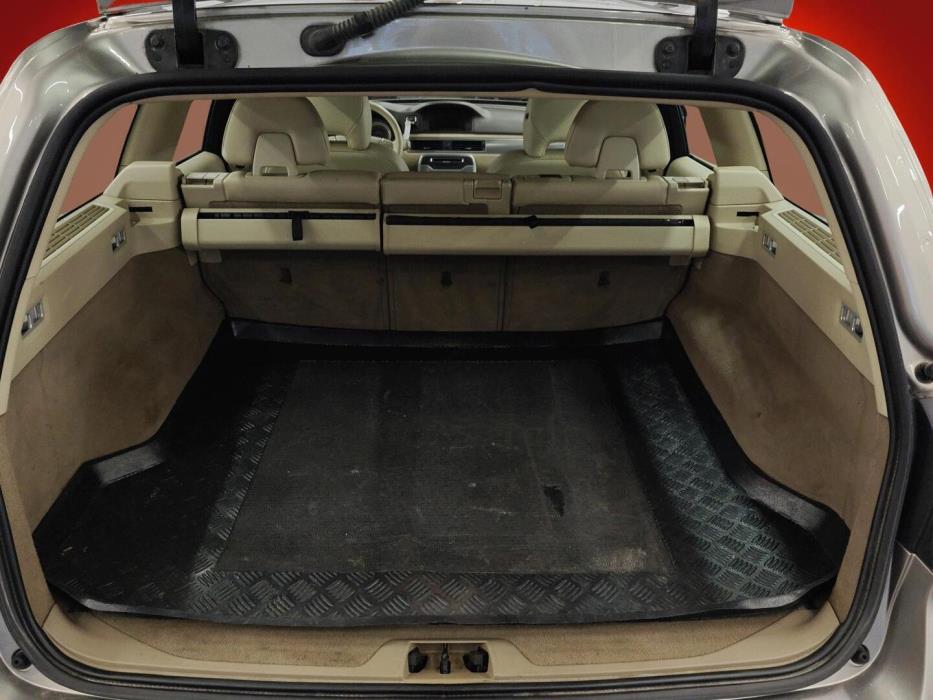 VOLVO V70 2011