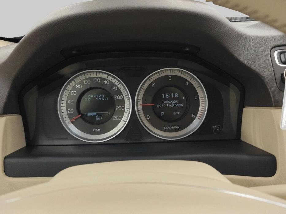 VOLVO V70 2011