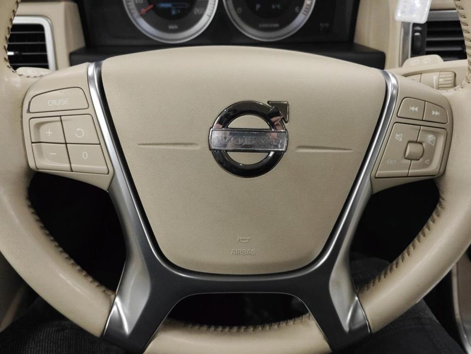 VOLVO V70 2011