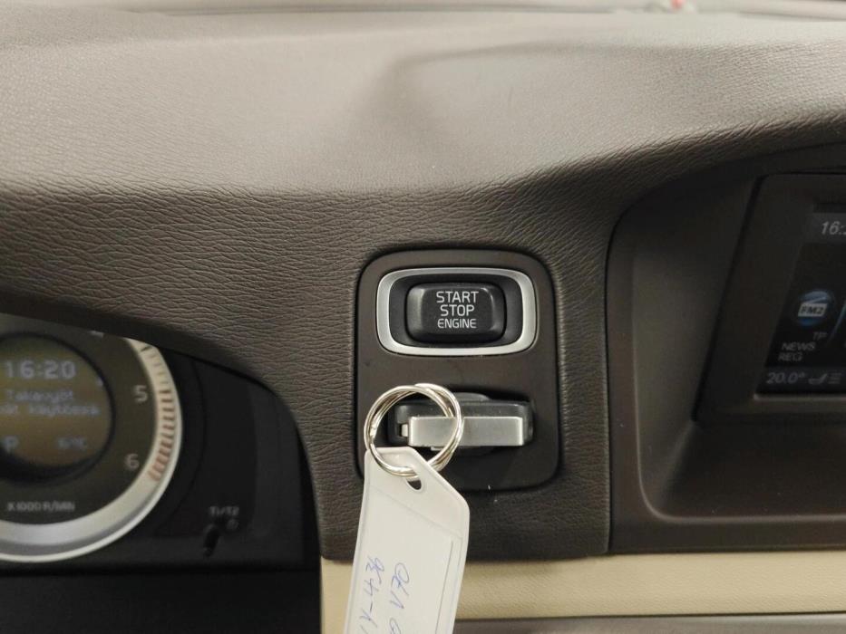 VOLVO V70 2011