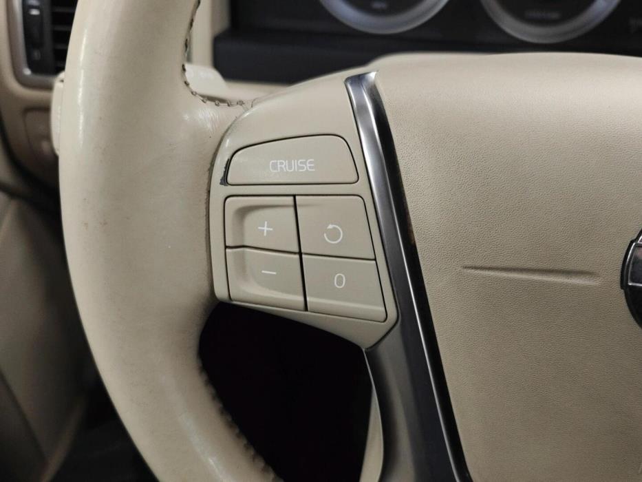 VOLVO V70 2011