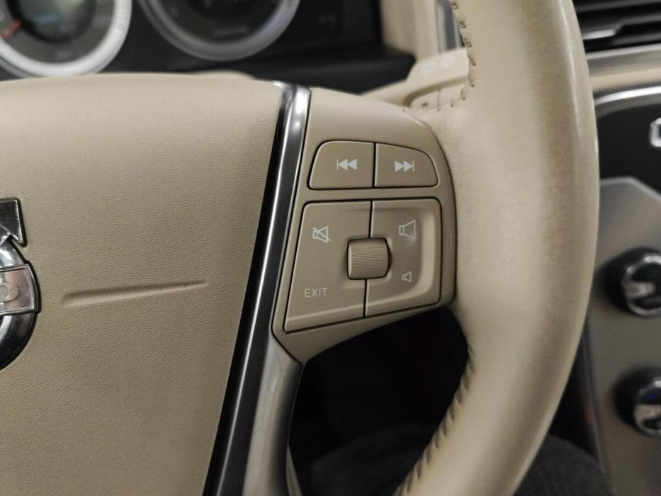 VOLVO V70 2011